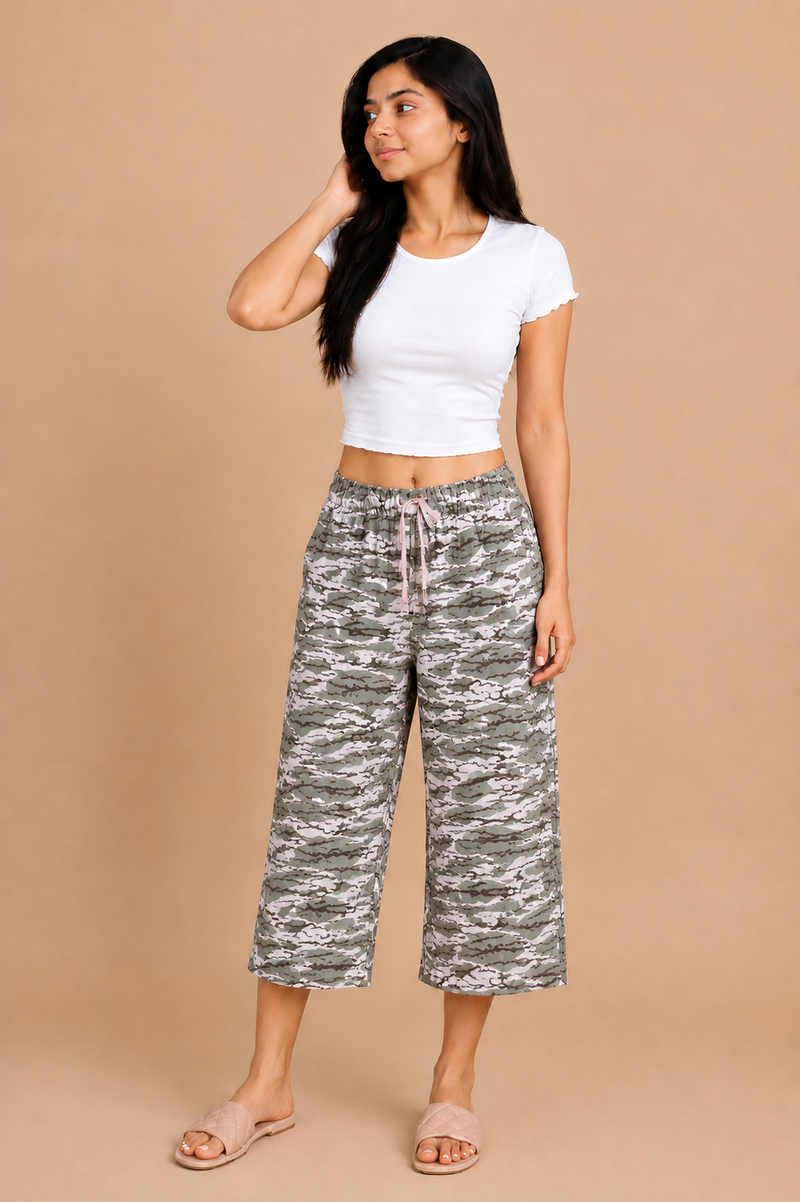 Women’s Grey Camo Print Wide-Leg Capri Trouser