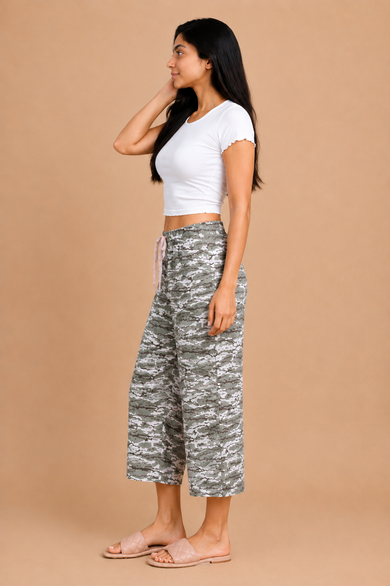 Women’s Grey Camo Print Wide-Leg Capri Trouser