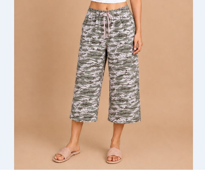 Women’s Grey Camo Print Wide-Leg Capri Trouser